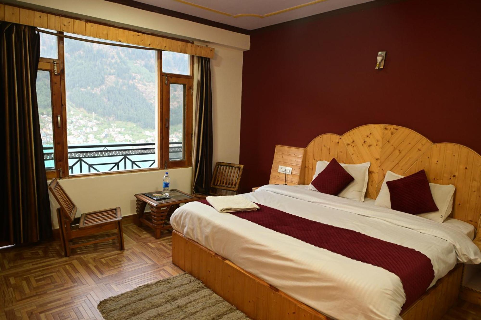 Krishana Cottage A Pure Veg !!!300 M From Hadimba Temple!!!Balcony Rooms!!!Veg Restaurant!!!Couple Friendly!!!Family Cottage!!! Manāli Esterno foto