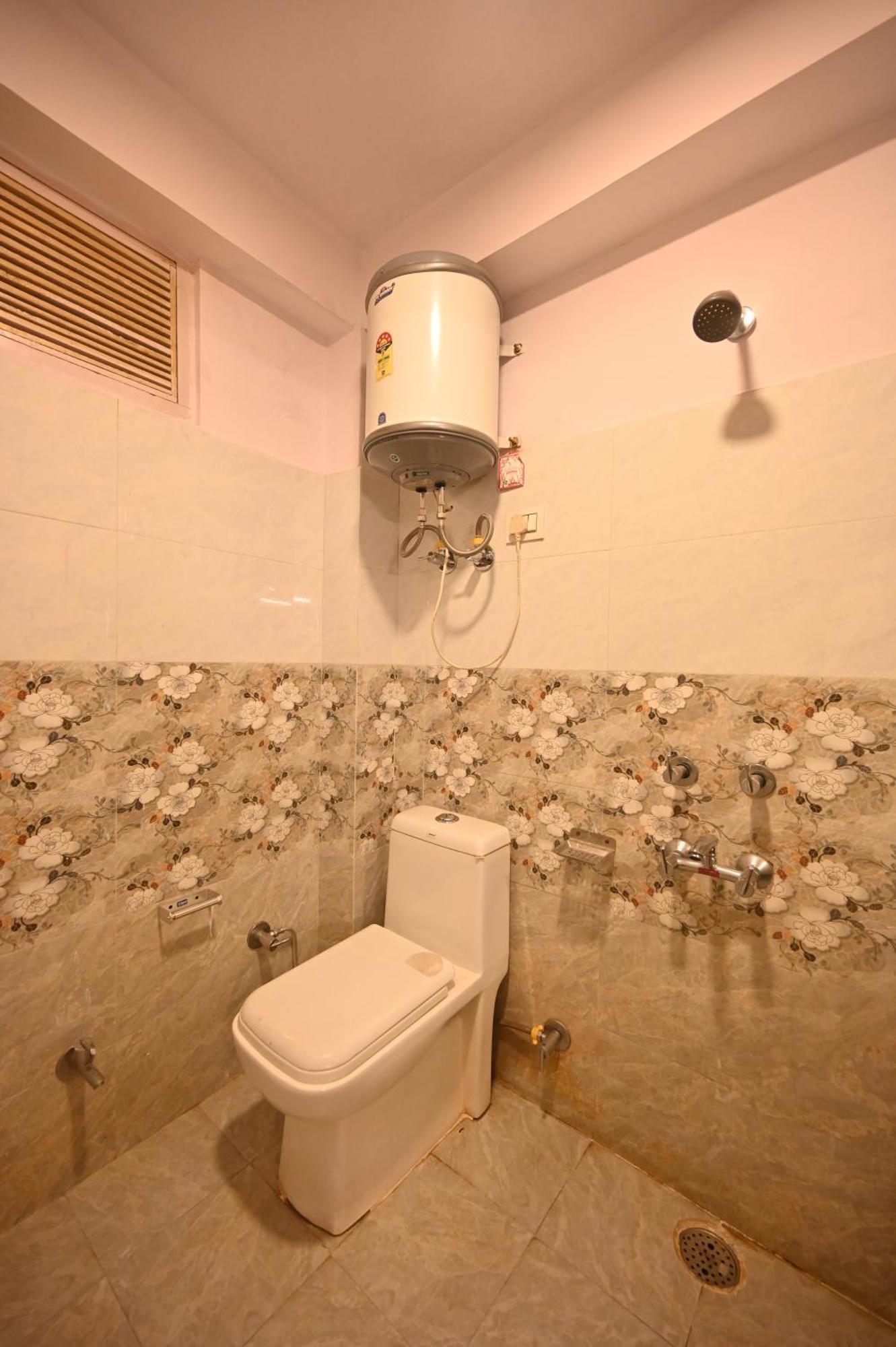 Krishana Cottage A Pure Veg !!!300 M From Hadimba Temple!!!Balcony Rooms!!!Veg Restaurant!!!Couple Friendly!!!Family Cottage!!! Manāli Esterno foto