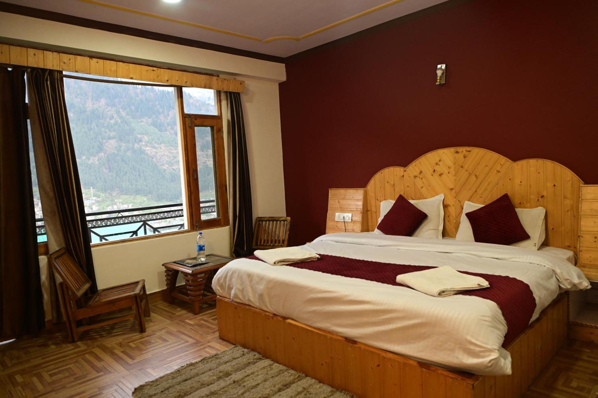 Krishana Cottage A Pure Veg !!!300 M From Hadimba Temple!!!Balcony Rooms!!!Veg Restaurant!!!Couple Friendly!!!Family Cottage!!! Manāli Esterno foto