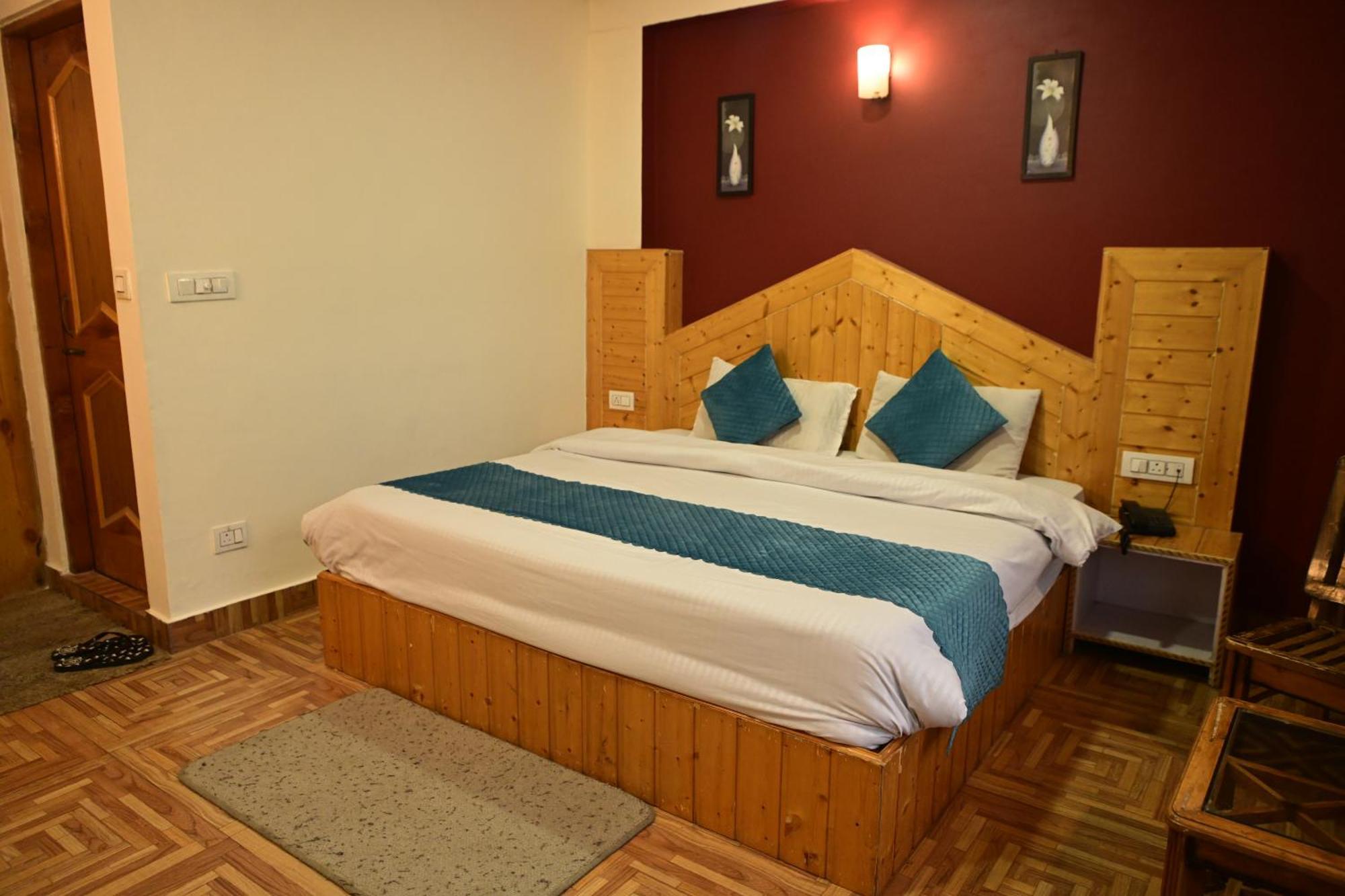 Krishana Cottage A Pure Veg !!!300 M From Hadimba Temple!!!Balcony Rooms!!!Veg Restaurant!!!Couple Friendly!!!Family Cottage!!! Manāli Esterno foto