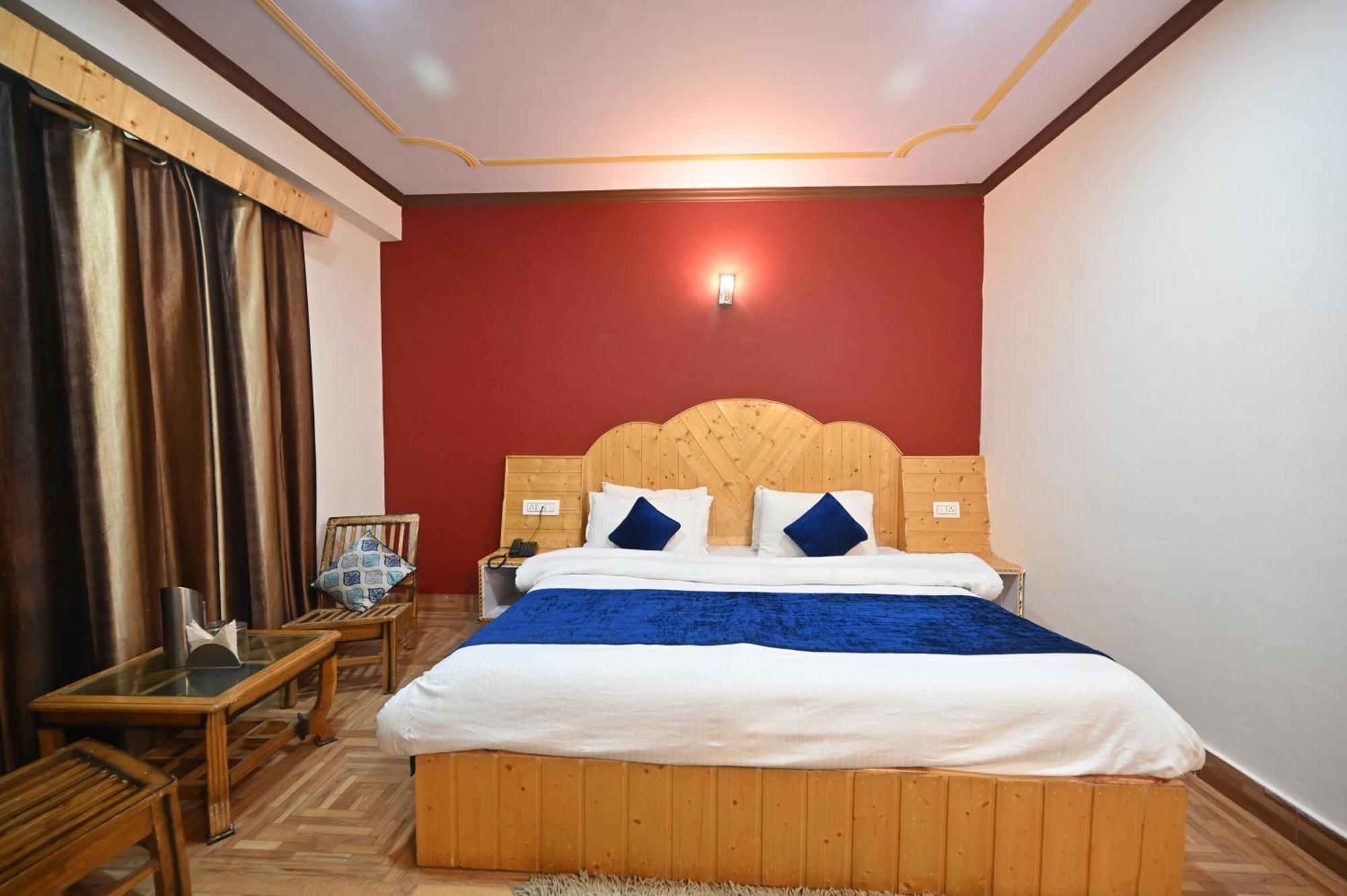Krishana Cottage A Pure Veg !!!300 M From Hadimba Temple!!!Balcony Rooms!!!Veg Restaurant!!!Couple Friendly!!!Family Cottage!!! Manāli Esterno foto