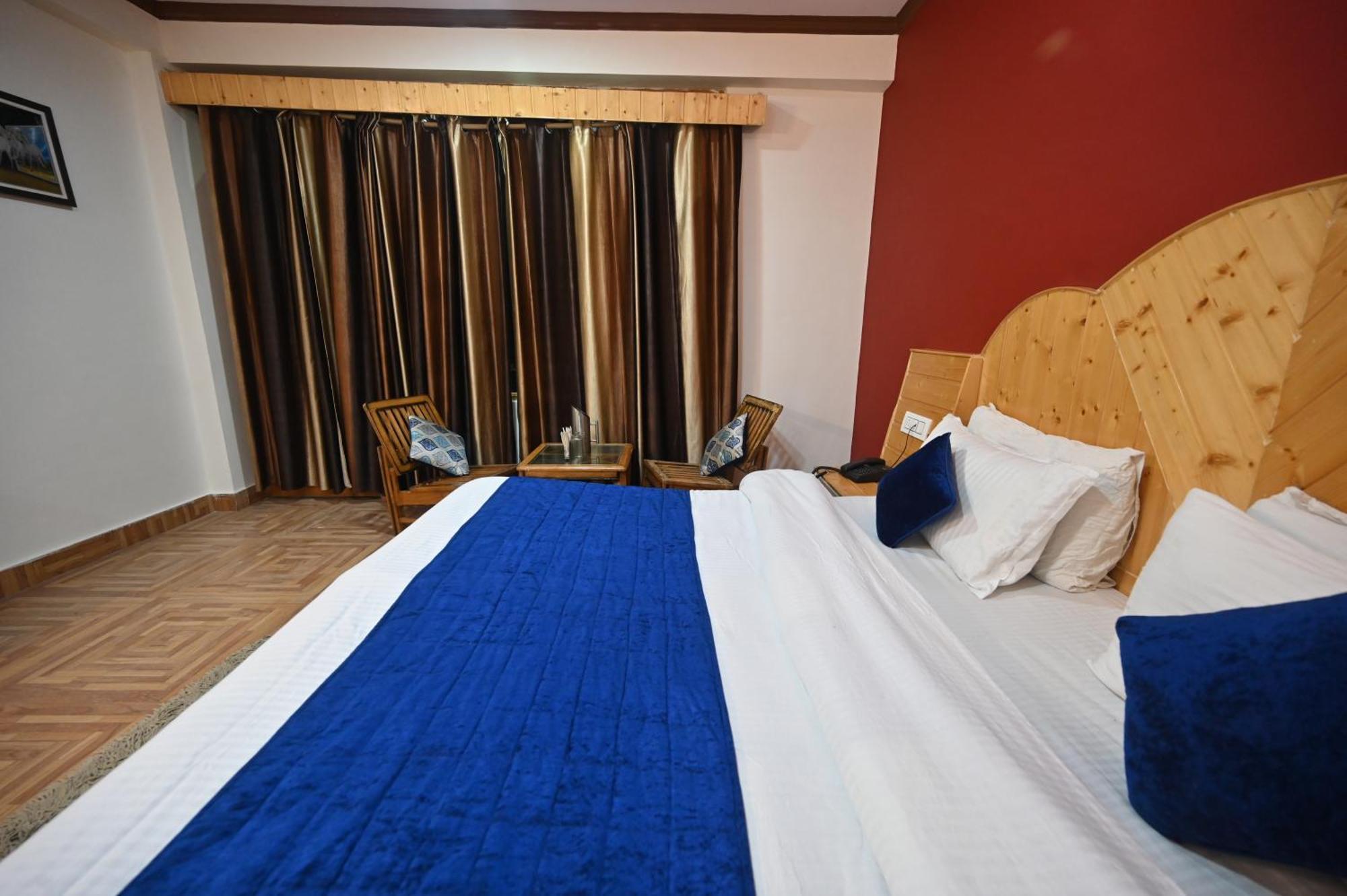 Krishana Cottage A Pure Veg !!!300 M From Hadimba Temple!!!Balcony Rooms!!!Veg Restaurant!!!Couple Friendly!!!Family Cottage!!! Manāli Esterno foto
