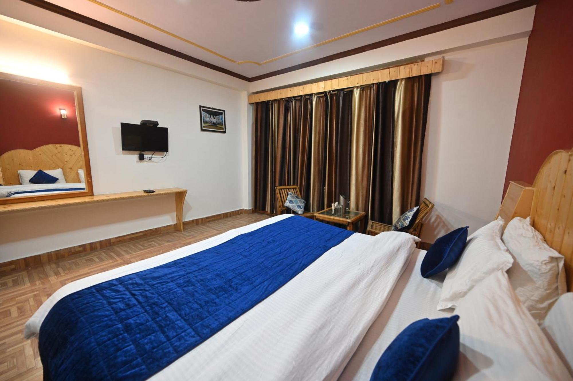 Krishana Cottage A Pure Veg !!!300 M From Hadimba Temple!!!Balcony Rooms!!!Veg Restaurant!!!Couple Friendly!!!Family Cottage!!! Manāli Esterno foto