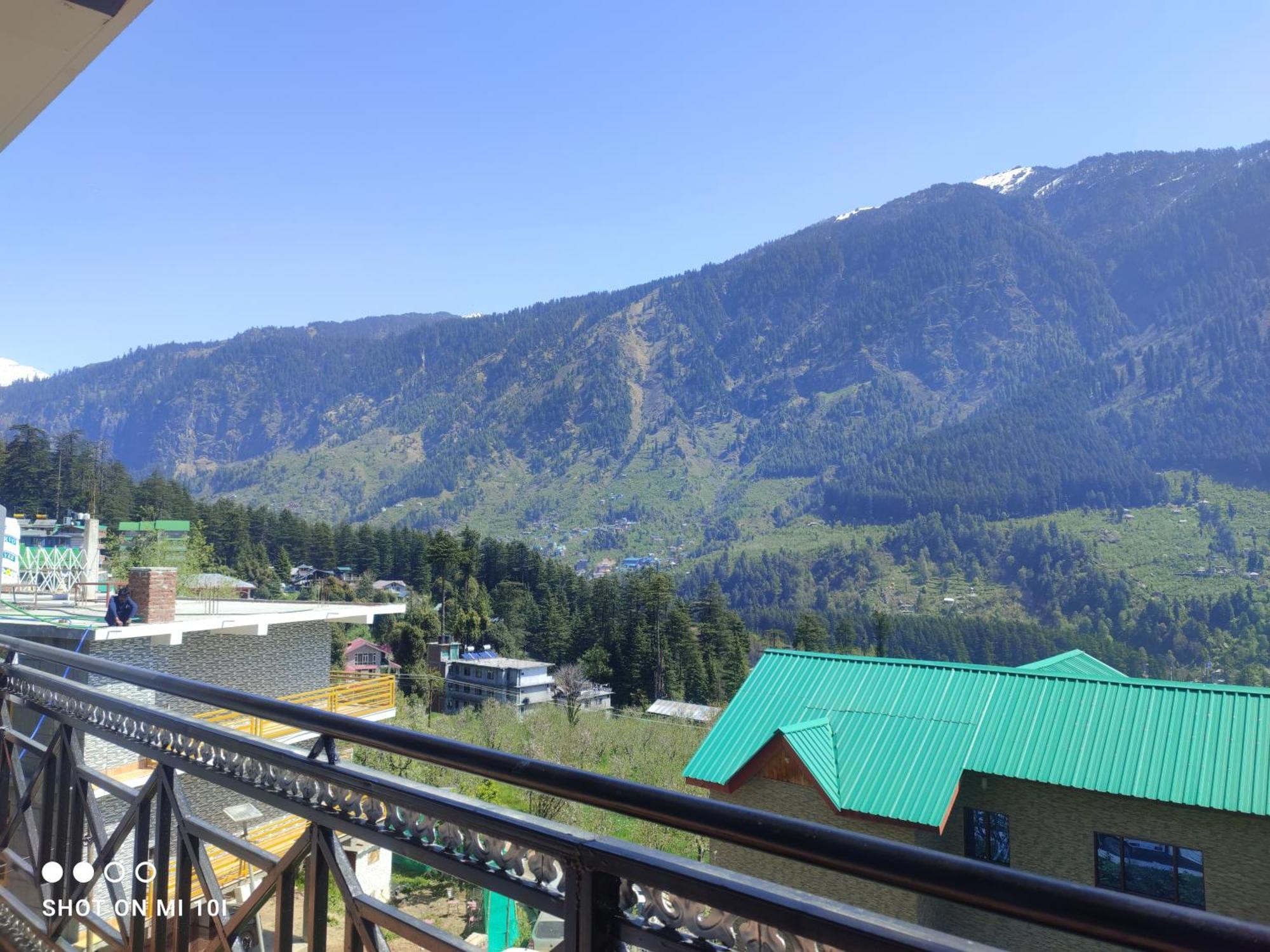 Krishana Cottage A Pure Veg !!!300 M From Hadimba Temple!!!Balcony Rooms!!!Veg Restaurant!!!Couple Friendly!!!Family Cottage!!! Manāli Esterno foto