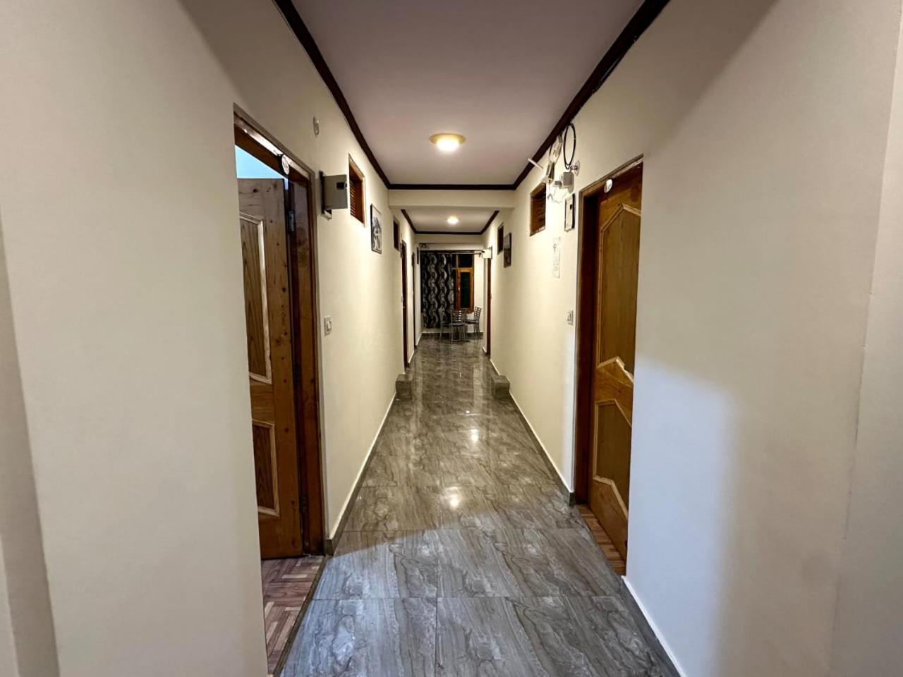 Krishana Cottage A Pure Veg !!!300 M From Hadimba Temple!!!Balcony Rooms!!!Veg Restaurant!!!Couple Friendly!!!Family Cottage!!! Manāli Esterno foto