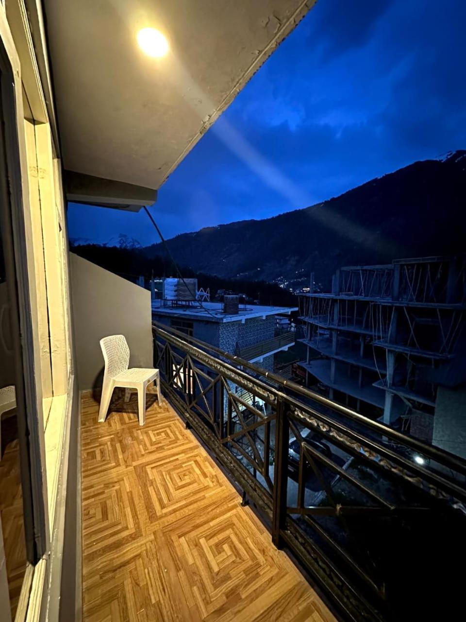 Krishana Cottage A Pure Veg !!!300 M From Hadimba Temple!!!Balcony Rooms!!!Veg Restaurant!!!Couple Friendly!!!Family Cottage!!! Manāli Esterno foto